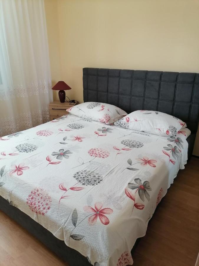 Apartmani Andelo I Ruzica Mundanije Exterior foto