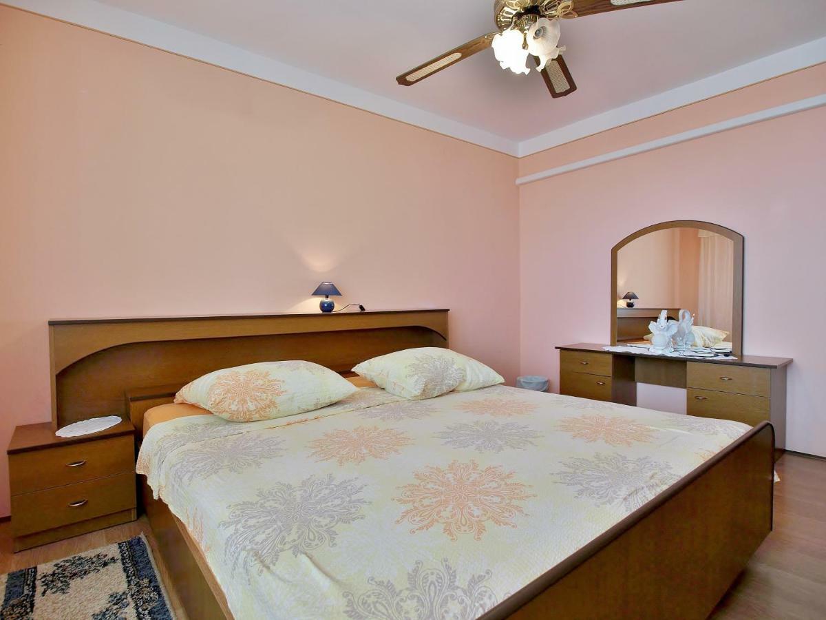 Apartmani Andelo I Ruzica Mundanije Exterior foto