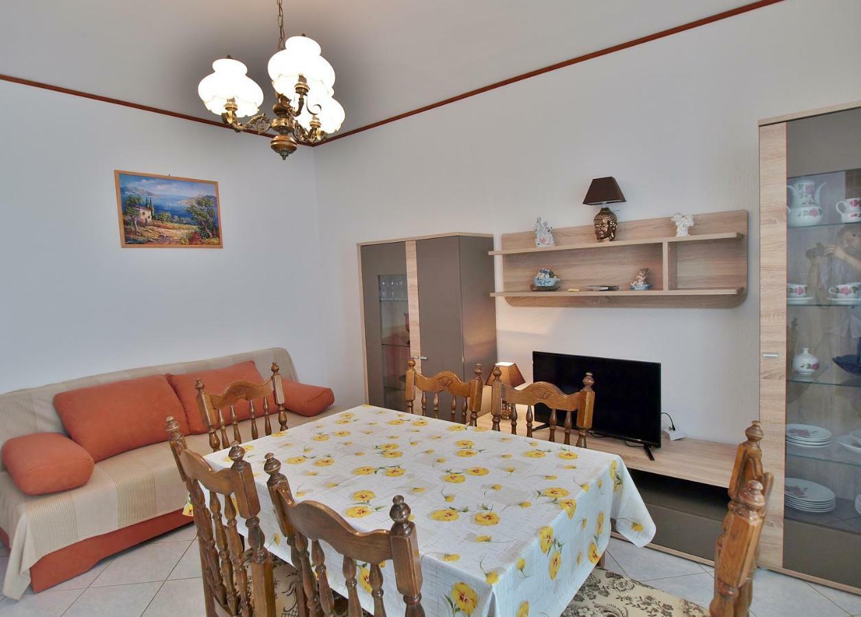 Apartmani Andelo I Ruzica Mundanije Exterior foto